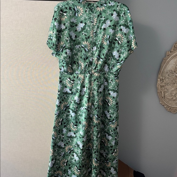 Ann Taylor Green Floral mock neck Midi Dress size 8 - Picture 4 of 5